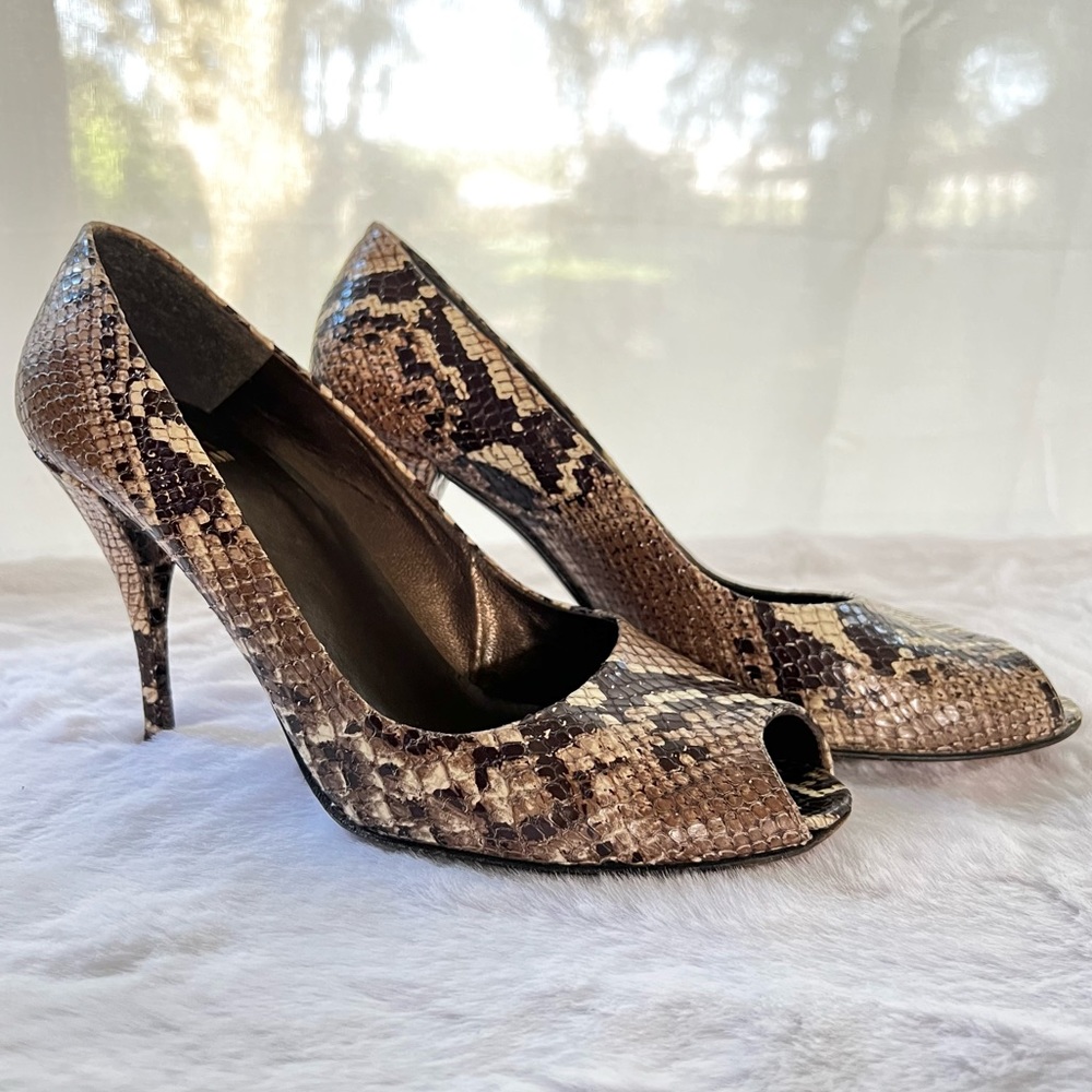 Stuart Weitzman Snakeskin Pumps - Peep toe